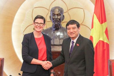 Chủ nhiệm Ủy ban Văn hóa và Xã hội Nguyễn Đắc Vinh tiếp Trưởng đại diện Tổ chức Y tế thế giới tại Việt Nam