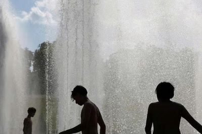 Pháp: 40 người đuối nước khi tìm cách tránh nóng