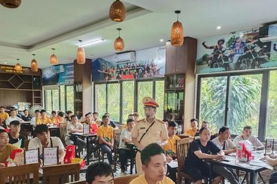 Tuyên Quang: Cảnh sát giao thông đồng hành cùng doanh nghiệp, hộ kinh doanh phát triển bền vững