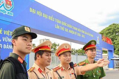 Những chiến sĩ 'không bóng mát' trong ngày hội lớn của tuổi trẻ