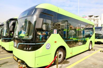 TP. Hồ Chí Minh hướng tới 100% xe buýt điện và năng lượng xanh vào năm 2027