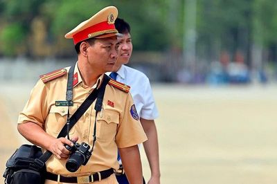 Trung tá Cảnh sát giao thông tuyên truyền bằng clip triệu view