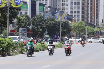 Nắng nóng gay gắt, nhiệt độ ngoài trời vượt ngưỡng 40 độ C