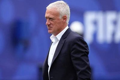 HLV Didier Deschamps vắng mặt ở lượt trận cuối vòng bảng