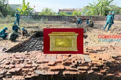 Cặp xá lị ở Nhạn Tháp chôn trong hộp vàng ròng là viên ngọc quý