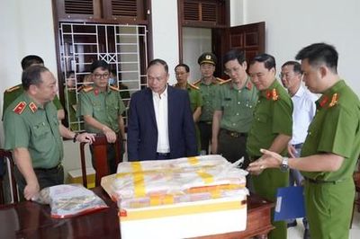 Triệt phá đường dây ma túy hoạt động liên tỉnh, thu giữ gần 3kg 'hàng trắng'