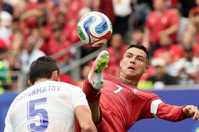 Ronaldo trút bỏ áp lực: 'Cả tuần tăm tối, tưởng như giải nghệ'