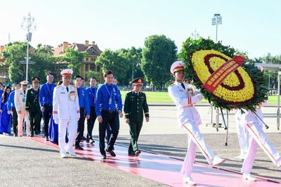 788 đại biểu Đại hội Đoàn toàn quốc dự lễ báo công và vào Lăng viếng Bác
