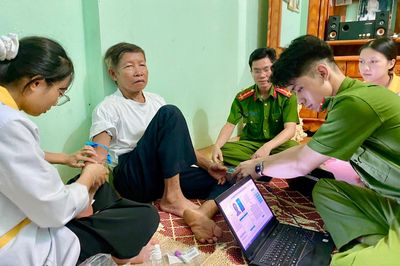 Người thân liệt sĩ nhận kết quả giám định ADN sau hơn nửa thế kỷ tìm kiếm vô vọng