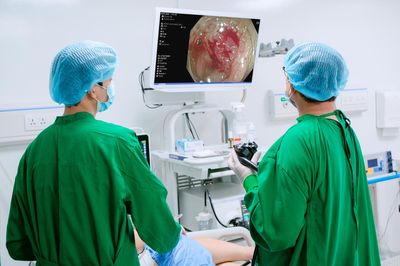 Không có triệu chứng rõ rệt, sốc khi phát hiện ung thư đại trực tràng đã di căn