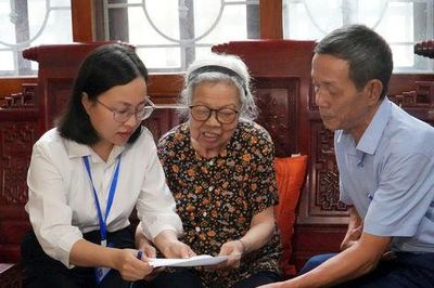 Phường Định Công: Chủ động đến từng nhà dân hỗ trợ giải quyết thủ tục hành chính