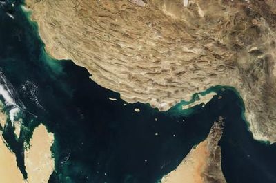 Eo biển Hormuz dần phục hồi, Oman mở thêm tuyến lưu thông miễn phí