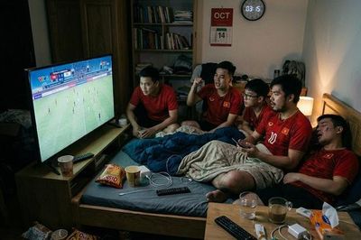 7 nhóm người không nên thức đêm xem bóng đá