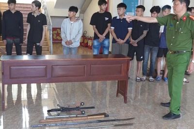 Bắt giữ 9 đối tượng mang dao, nỏ bắn bi sắt đi hỗn chiến lúc rạng sáng