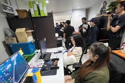 Triệt phá đường dây gian lận thi công chức khủng: Giá mua 'ghế' lên tới 800.000 baht
