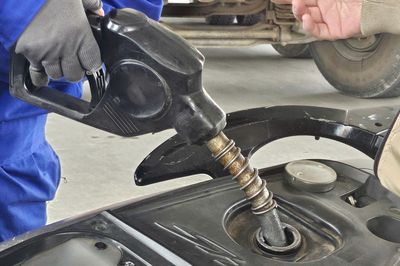 Loạt sắc thuế với xăng dầu, nhiên liệu bay có thể tiếp tục giảm