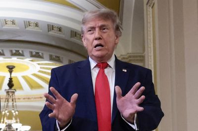 Phe Cộng hòa đổi ý hạn chế ông Trump về Iran