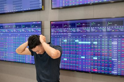 Cổ phiếu Vingroup giảm, VN-Index đi xuống