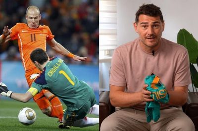 Casillas tự nhận 'lấy trộm' áo vô địch World Cup 2010