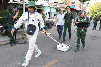 Rà soát các khu vực nghi có mộ tập thể liệt sĩ bằng máy radar xuyên đất tại Thành phố Huế