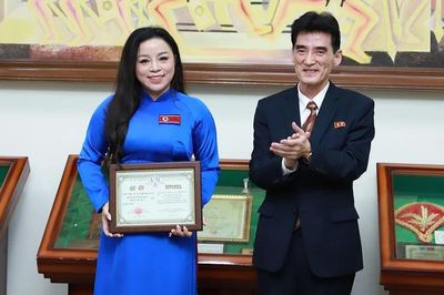 Nghệ sĩ Ưu tú Tố Nga xuất sắc giành Cúp Vàng Liên hoan Nghệ thuật quốc tế