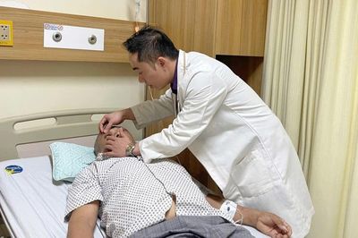 Cảnh báo ung thư hốc mắt sau nhiều năm tự chữa