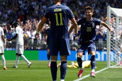 Bosnia thắng đậm Qatar, chờ vé vớt vòng 1/16