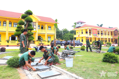 Quân khu 1 kiểm tra công tác chuẩn bị hội thi doanh trại tại Trung đoàn 246