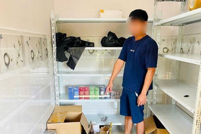 Bắt đối tượng tàng trữ hàng cấm