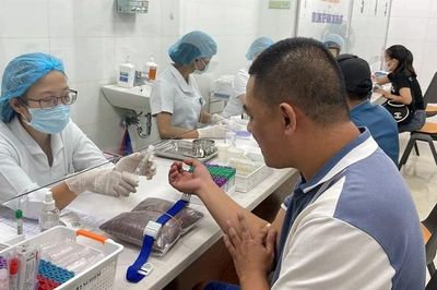 Vì sao giá khám, chữa bệnh tăng tại loạt bệnh viện tuyến cuối?