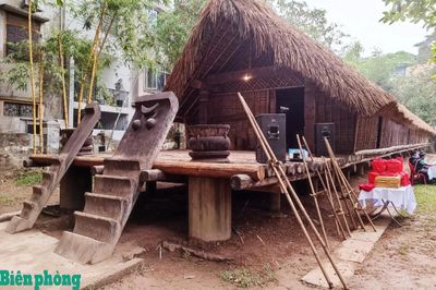 'Cuốn gia phả' viết bằng gỗ, tre, nứa của đồng bào Ê Đê