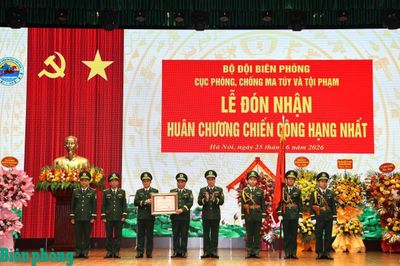 Trao tặng Huân chương Chiến công cho các tập thể, cá nhân lập thành tích đặc biệt xuất sắc trong đấu tranh phòng, chống tội phạm