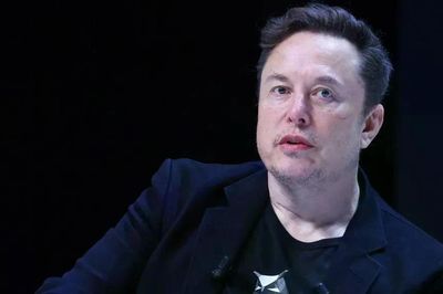 Tỷ phú Elon Musk 'rơi' cột mốc lịch sử