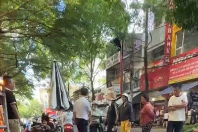Nhắc nhở đậu xe, một phụ nữ ở Đắk Lắk bị xô ngã xuống đường