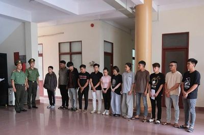 Khởi tố 12 bị can mua bán trái phép 3.500 tài khoản ngân hàng
