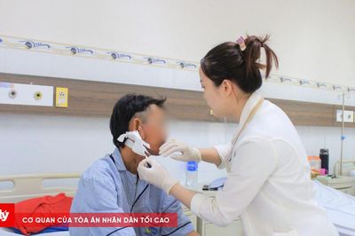 Công nhân bị thanh sắt xuyên rách mặt