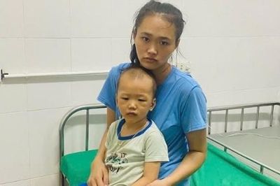 Bé trai 3 tuổi chưa biết gọi mẹ, mang trong mình nhiều bệnh hiểm nghèo