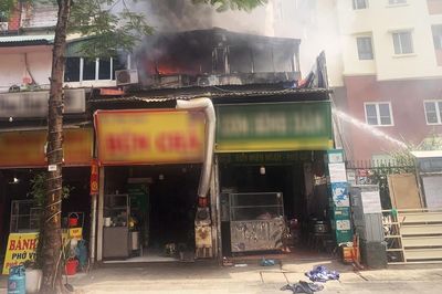 Hà Nội: Cháy quán ăn trên đường Đội Cấn