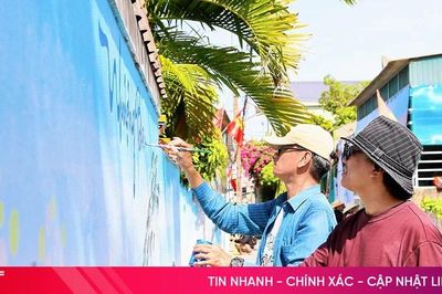 Ngắm 'làng bích họa' đa sắc màu nơi vùng biển Hà Tĩnh