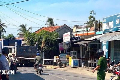 Đắk Lắk: Xe tải va chạm xe máy cùng chiều khiến 2 mẹ con thương vong