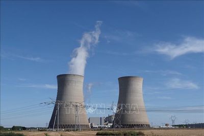 Pháp giảm công suất điện hạt nhân vì nắng nóng