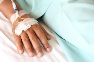 Lén cho con ăn xôi trước giờ mổ vì sợ 'đuối sức', bé 10 tuổi suýt nguy kịch