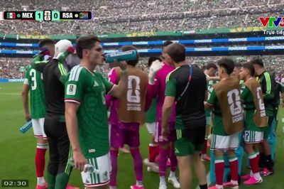 FIFA bác nghi vấn 3 phút uống nước tại World Cup để quảng cáo