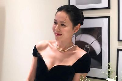 Son Ye Jin nửa kín nửa hở cực quyến rũ
