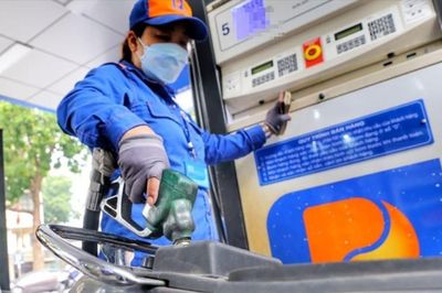 Giá xăng dầu hôm nay 25/6: Thế giới tiếp tục giảm