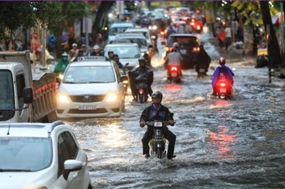 Chi tiết về 34 tuyến đường ngập do mưa, triều cường ở TP.HCM