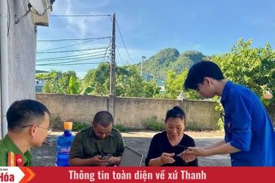 Bóng áo xanh trong 'Mùa hè số cùng VNeID'