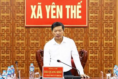 Phó Chủ tịch UBND tỉnh Đào Quang Khải kiểm tra tình hình thực hiện phát triển kinh tế - xã hội tại 5 xã