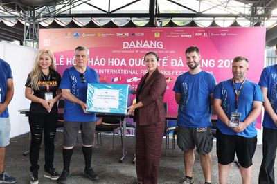 Lãnh đạo thành phố động viên 2 đội thi đêm cuối vòng loại DIFF 2026