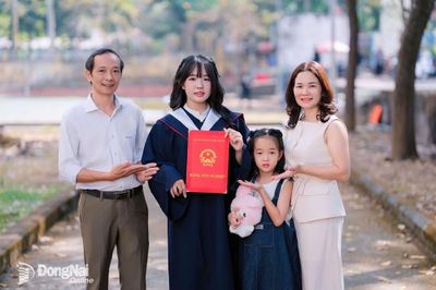Gia đình công nhân lao động tiêu biểu ngành cao su